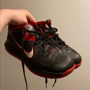 Nike Lebron black and red shoe *PERFECT CONDITION*